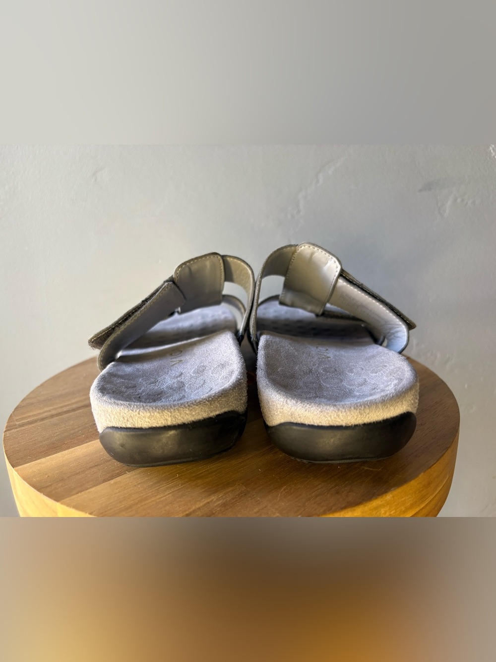 Vionic Gray Riley Slide Sandals ~ Size 6.5 - Picture 3 of 10